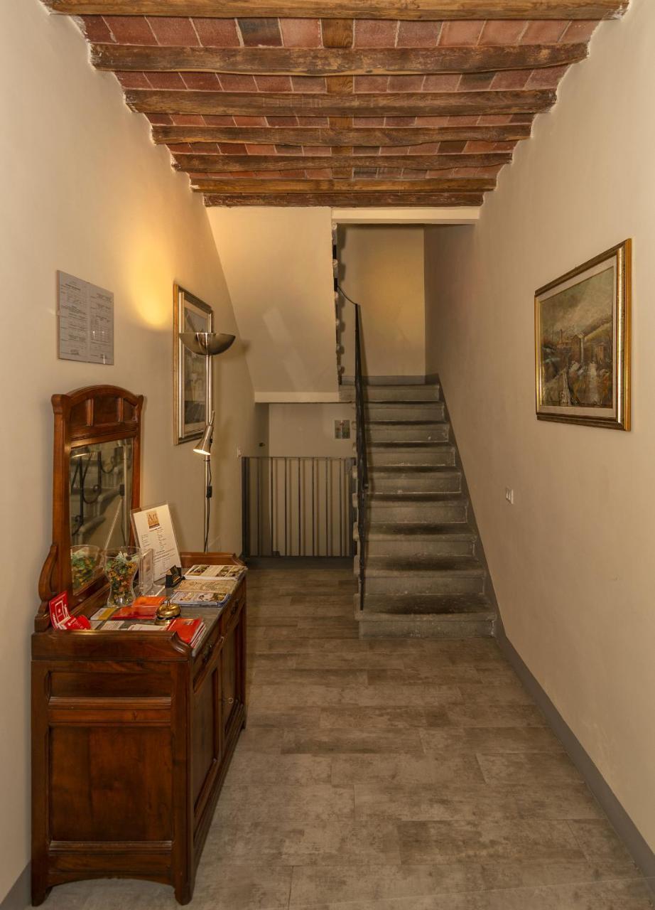 Art Gallery B&B Vorno Bagian luar foto